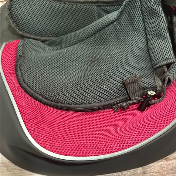 Yudodo Comfy Paws Pet Sling Carrier - Black and Pink - Picture 2 of 13